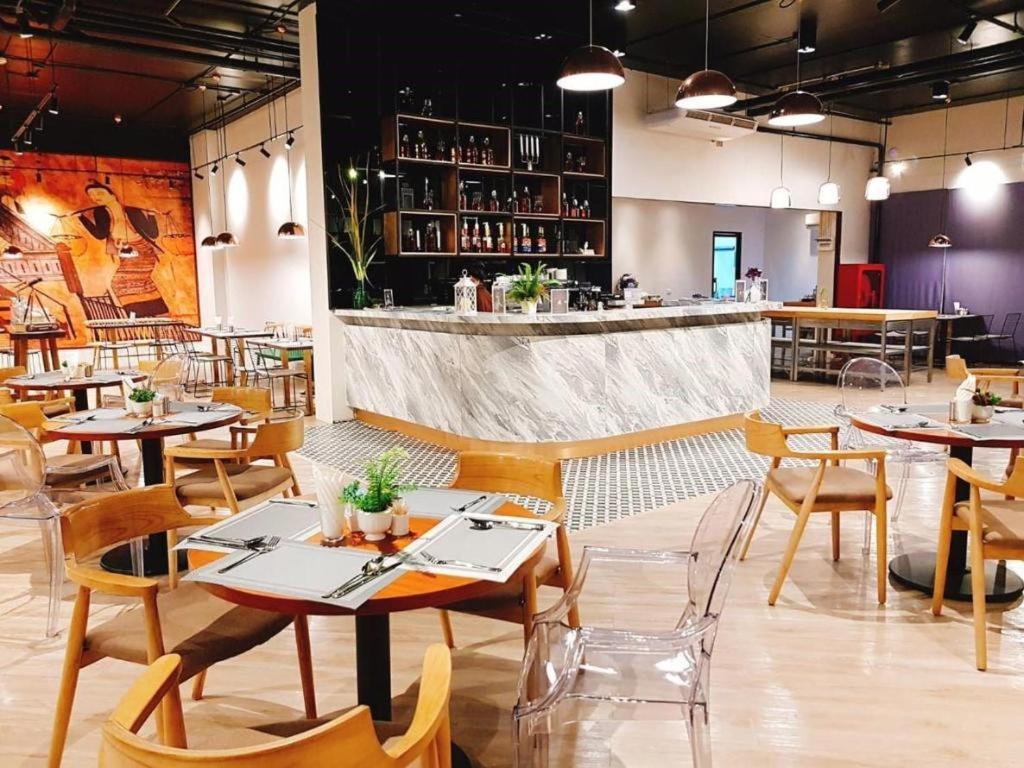 安达库拉素万那普米机场标志酒店 邦波 外观 照片